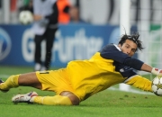 九游体育-浓眉教科书级表现引领上海队击败活塞，诠释现代篮球全能中锋之道