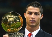 九游体育直播-F1街道赛之夜，奥亚尔萨瓦尔如何成为聚光灯下的唯一焦点