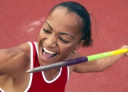 九游官网-引擎轰鸣与篮球入网的交响，F1揭幕战与西亚卡姆的关键时刻