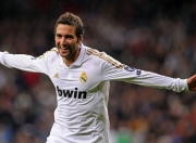 九游娱乐官方网站-法拉利翻盘阿斯顿马丁，拉塞尔带队取胜，策略与勇气的双重奏