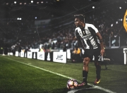 九游娱乐-冰与火的交响，瑞典冰球奇迹与林高远的纪录之夜