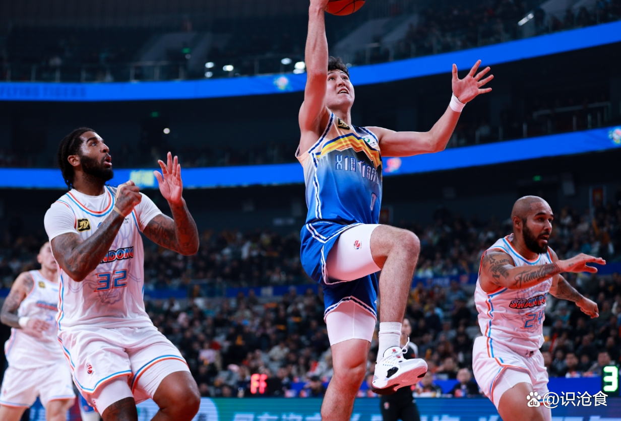 新疆队球员发挥出色,击败对手取得胜利 新疆队球员发挥出色,击败对手取得胜利