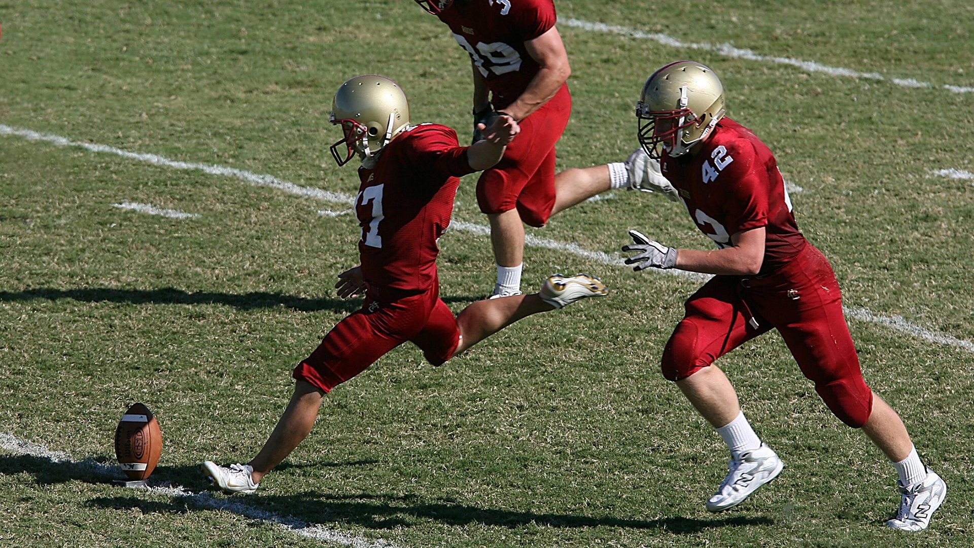 欧冠半决赛焦点战现惊天巧合,那不勒斯最后时刻击败厄瓜多尔引热议