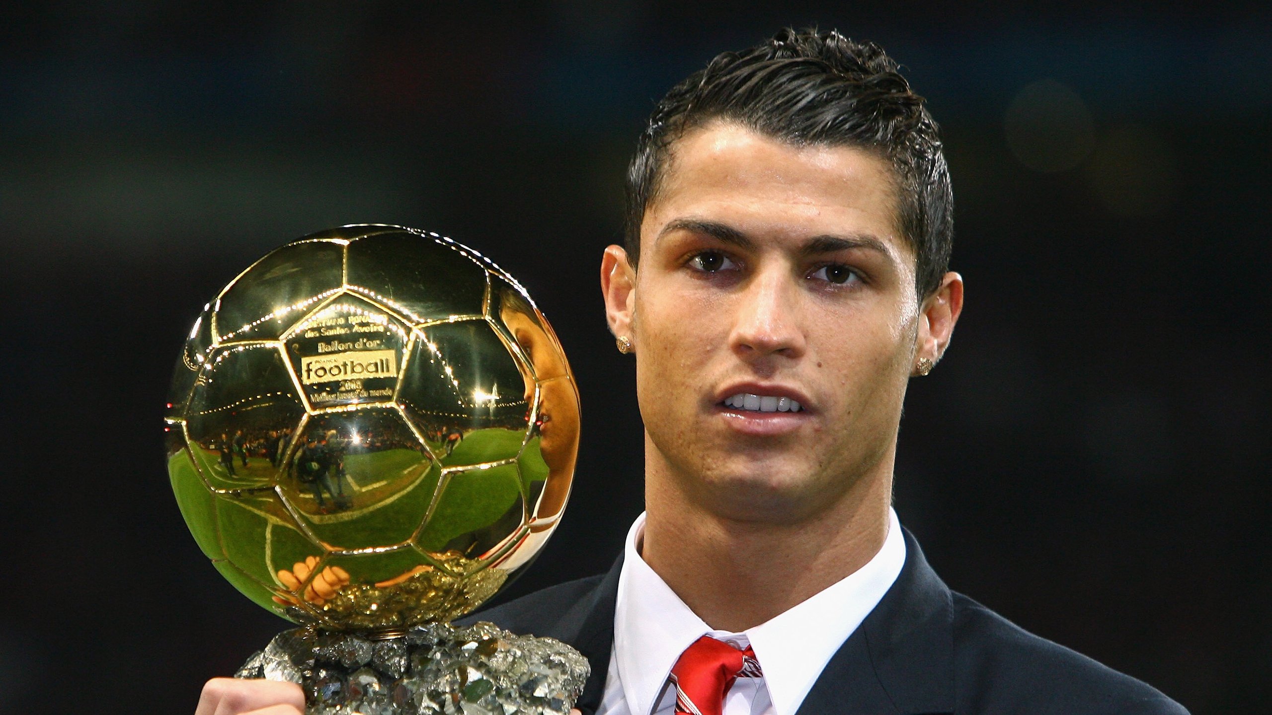 F1街道赛之夜，奥亚尔萨瓦尔如何成为聚光灯下的唯一焦点